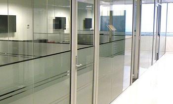 Перегородки из стекла в офисе в Санкт-Петербурге. Готовые проекты ПерилаГлавСнаб