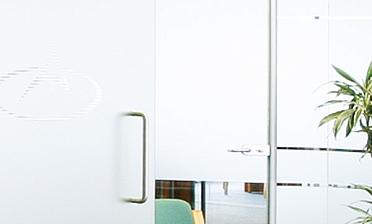 Перегородки из стекла в интерьере офиса купить в Санкт-Петербурге