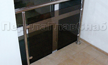 Ограждения со стеклом с крепление в пол окна на лестничной площадке в Санкт-Петербурге. Готовые проекты ПерилаГлавСнаб Ограждения со стеклом с крепление в пол окна на лестничной площадке в Санкт-Петербурге. Готовые проекты ПерилаГлавСнаб