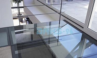 Стеклянный потолок на межэтажной площадке купить в Санкт-Петербурге