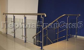 Ограждение со стойками с акриловыми вставками на спайдерных стеклодержателях в Санкт-Петербурге. Готовые проекты ПерилаГлавСнаб