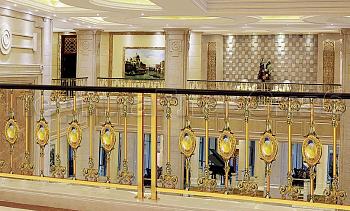 Латунные перила под золото в Санкт-Петербурге. Готовые проекты ПерилаГлавСнаб