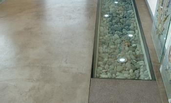 Стеклянный пол в квартиру с декоративной композицией в Санкт-Петербурге. Готовые проекты ПерилаГлавСнаб