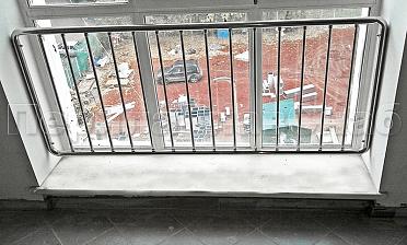 Ограждения из нержавейки экранного типа «Частокол» для окон купить в Санкт-Петербурге