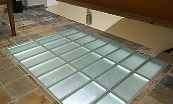 Стеклянный пол в квартиру с подсветкой в Санкт-Петербурге. Готовые проекты ПерилаГлавСнаб