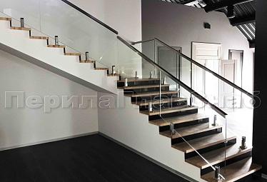 Стеклянные перила для колодезных лестниц купить в Санкт-Петербурге