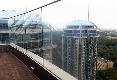 Цельностеклянные ограждения для крыш купить в Санкт-Петербурге