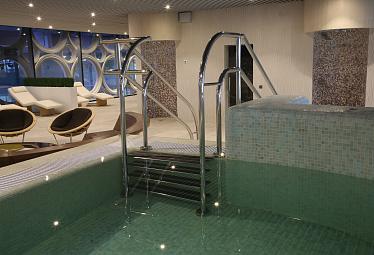 Ограждения и поручни из нержавеющей стали для бассейна, бани и сауны купить в Санкт-Петербурге