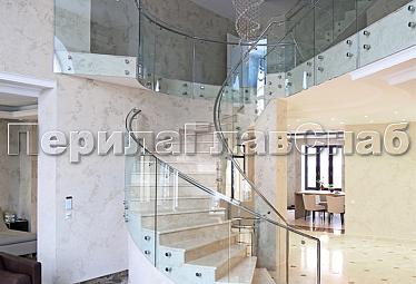 Стеклянные перила для забежных лестниц купить в Санкт-Петербурге