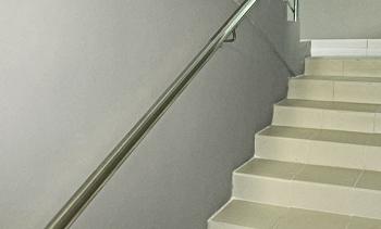 Пристенный поручень из нержавеющей стали в Санкт-Петербурге. Готовые проекты ПерилаГлавСнаб