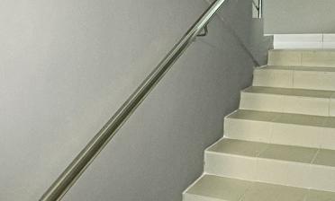 Пристенный поручень из нержавеющей стали купить в Санкт-Петербурге