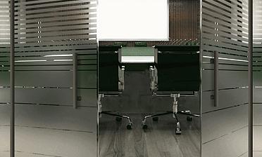 Перегородки из стекла с пленкой для офиса премиум купить в Санкт-Петербурге