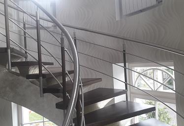 Перила и ограждения из нержавейки и дерева купить в Санкт-Петербурге