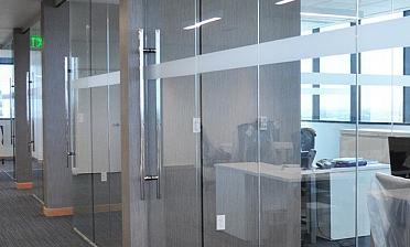Цельностеклянные перегородки для офиса купить в Санкт-Петербурге