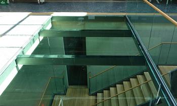 Стеклянный потолок в бизнес-центре в Санкт-Петербурге. Готовые проекты ПерилаГлавСнаб