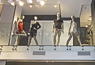 Стеклянные ограждения для торговых  и бизнес центров купить в Санкт-Петербурге