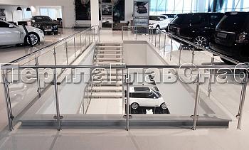 Ограждение атриума со стеклом и стойками в Санкт-Петербурге. Готовые проекты ПерилаГлавСнаб