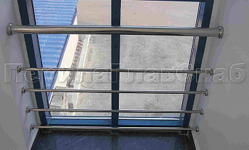 Ограждение на окнах из нержавещей трубы с ригелями в Санкт-Петербурге. Готовые проекты ПерилаГлавСнаб Ограждение на окнах из нержавещей трубы с ригелями в Санкт-Петербурге. Готовые проекты ПерилаГлавСнаб