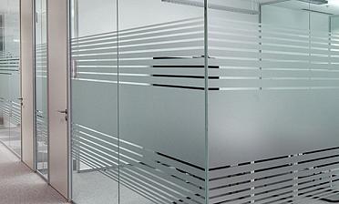 Стеклянные офисные перегородки с матовой пленкой купить в Санкт-Петербурге