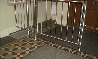 Ограждение лестниц для детей с вертикальным заполнением купить в Санкт-Петербурге