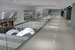 Стеклянные ограждения для торговых  и бизнес центров в Санкт-Петербурге. Готовые проекты ПерилаГлавСнаб - фото 3