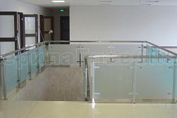 Стеклянные перила для атриумов в Санкт-Петербурге. Готовые проекты ПерилаГлавСнаб - фото 4