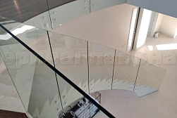 Цельностеклянные ограждения на несущем стекле в Санкт-Петербурге. Готовые проекты ПерилаГлавСнаб - фото 3 Цельностеклянные ограждения на несущем стекле в Санкт-Петербурге. Готовые проекты ПерилаГлавСнаб - фото 3