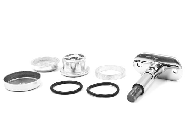 Наконечник палец с алюминиевой системой фиксации на стойке Ø38.1х1.5 мм, регулируемым ложементом под поручень Ø50.8 мм, полированный, литой, нержавеющий (AISI 304) k204 7