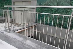 Перила и ограждения с вертикальным заполнением в Санкт-Петербурге. Готовые проекты ПерилаГлавСнаб - фото 7