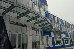 Стеклянные козырьки на спайдерах в Санкт-Петербурге. Готовые проекты ПерилаГлавСнаб - фото 1