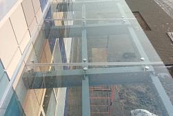 Стеклянные козырьки на спайдерах в Санкт-Петербурге. Готовые проекты ПерилаГлавСнаб - фото 9