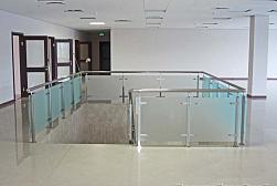 Ограждения из нержавейки со стеклом в Санкт-Петербурге. Готовые проекты ПерилаГлавСнаб - фото 10