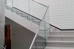Стеклянные перила для лестниц в Санкт-Петербурге. Готовые проекты ПерилаГлавСнаб - фото 4
