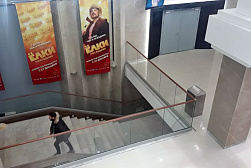 Стеклянные ограждения для торговых  и бизнес центров в Санкт-Петербурге. Готовые проекты ПерилаГлавСнаб - фото 7 Стеклянные ограждения для торговых  и бизнес центров в Санкт-Петербурге. Готовые проекты ПерилаГлавСнаб - фото 7