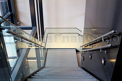 Стеклянные ограждения для торговых  и бизнес центров в Санкт-Петербурге. Готовые проекты ПерилаГлавСнаб - фото 19 Стеклянные ограждения для торговых  и бизнес центров в Санкт-Петербурге. Готовые проекты ПерилаГлавСнаб - фото 19