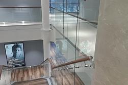 Стеклянные ограждения для торговых  и бизнес центров в Санкт-Петербурге. Готовые проекты ПерилаГлавСнаб - фото 6