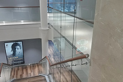 Стеклянные ограждения для торговых  и бизнес центров в Санкт-Петербурге. Готовые проекты ПерилаГлавСнаб - фото 6 Стеклянные ограждения для торговых  и бизнес центров в Санкт-Петербурге. Готовые проекты ПерилаГлавСнаб - фото 6