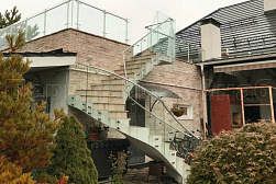 Цельностеклянные ограждения на несущем стекле в Санкт-Петербурге. Готовые проекты ПерилаГлавСнаб - фото 11 Цельностеклянные ограждения на несущем стекле в Санкт-Петербурге. Готовые проекты ПерилаГлавСнаб - фото 11