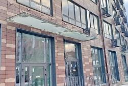 Стеклянные козырьки на вантах в Санкт-Петербурге. Готовые проекты ПерилаГлавСнаб - фото 2