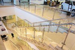 Ограждения из нержавейки со стеклом в Санкт-Петербурге. Готовые проекты ПерилаГлавСнаб - фото 3